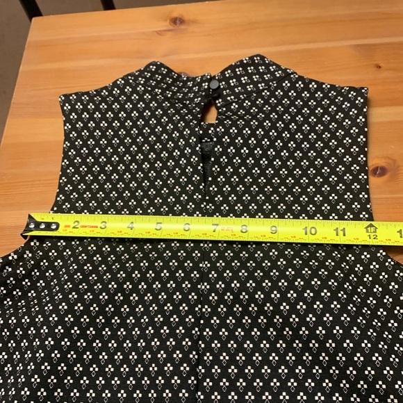 Banana Republic NWOT Knit Black w White Office Top, Stretch - Picture 8 of 11